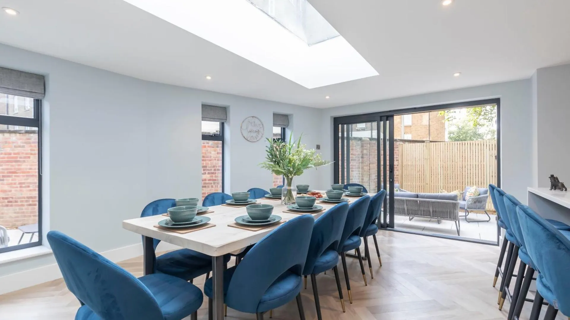 Elliot Oliver - Comfortable Five Bedroom Town Centre House With Garden & Garage Cheltenham Apartment