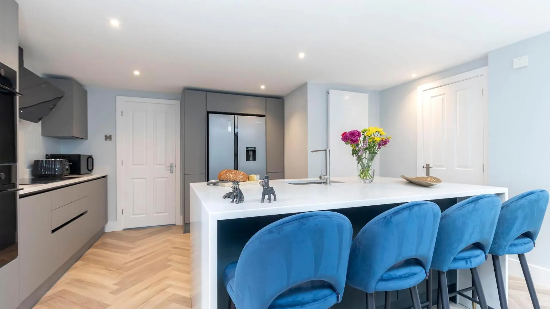 Elliot Oliver - Comfortable Five Bedroom Town Centre House With Garden & Garage Cheltenham Apartment