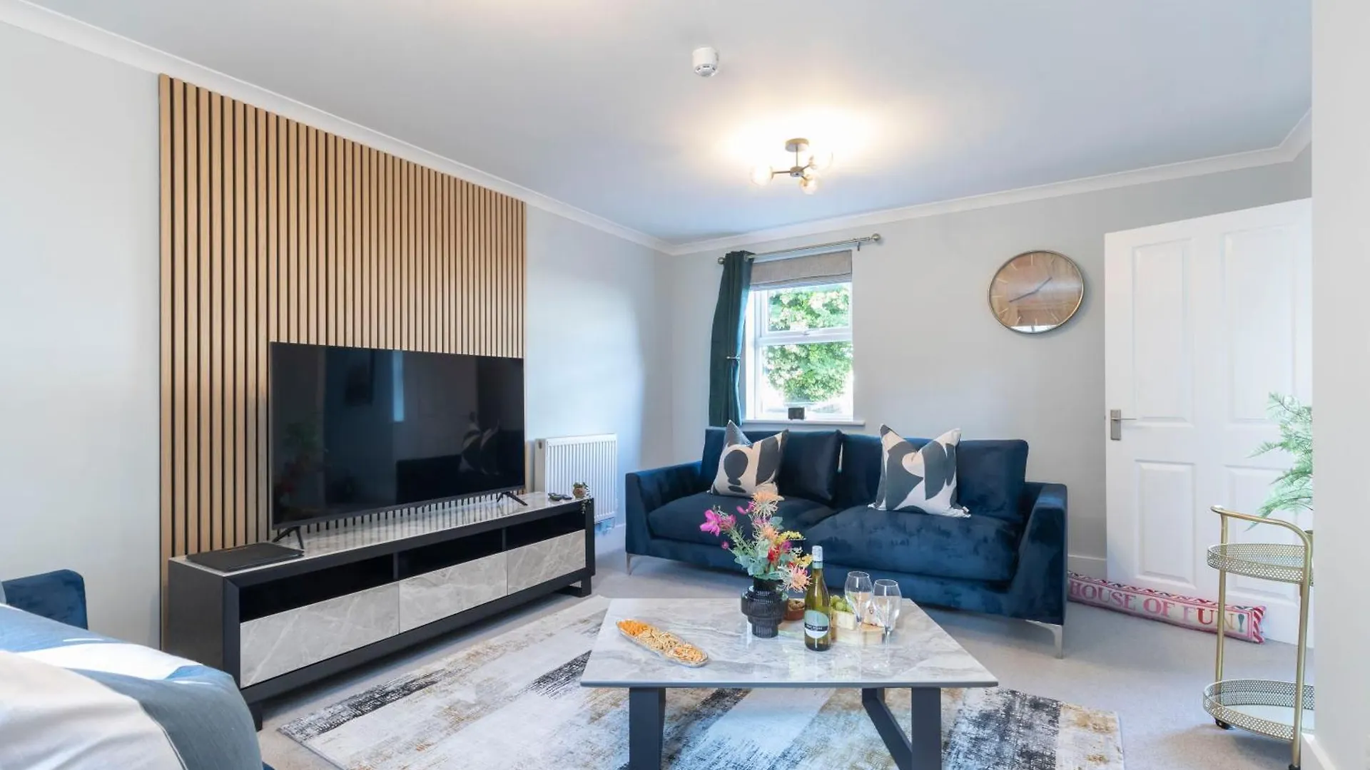 Apartment Elliot Oliver - Comfortable Five Bedroom Town Centre House With Garden & Garage Cheltenham
