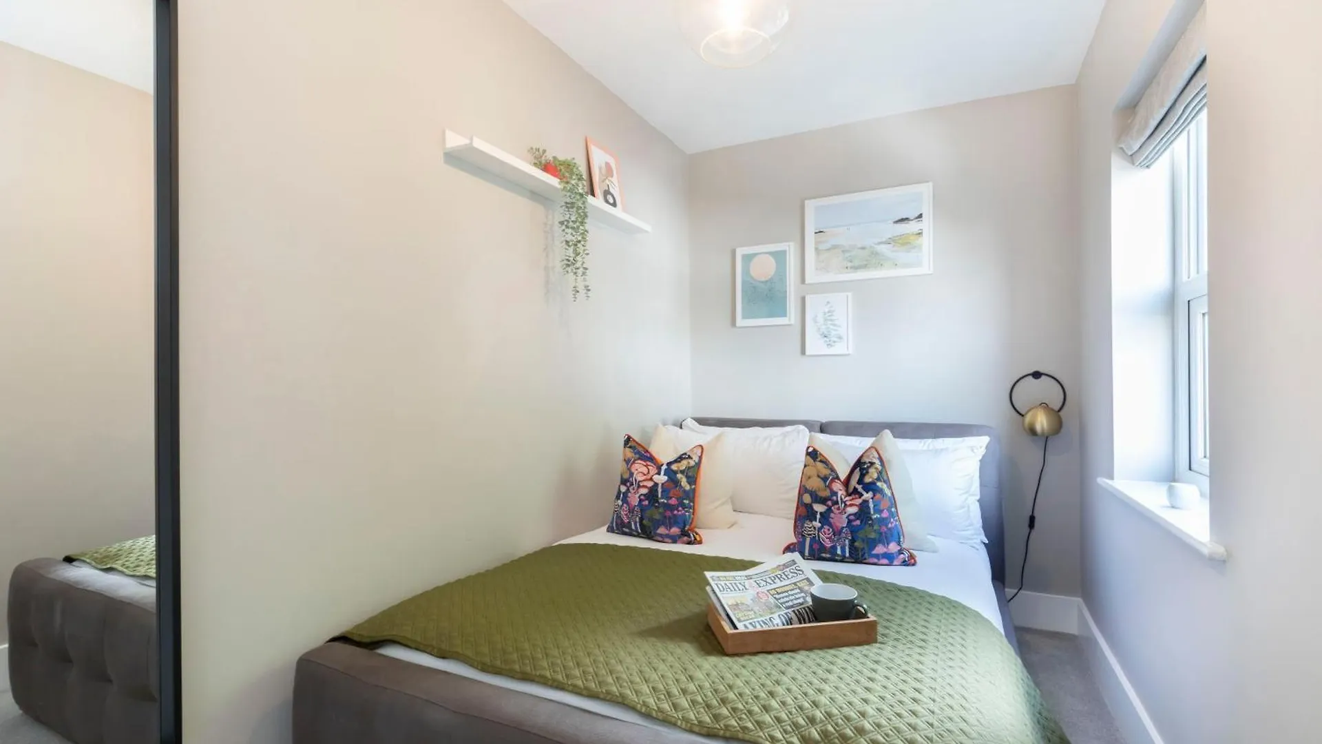 Elliot Oliver - Comfortable Five Bedroom Town Centre House With Garden & Garage Cheltenham