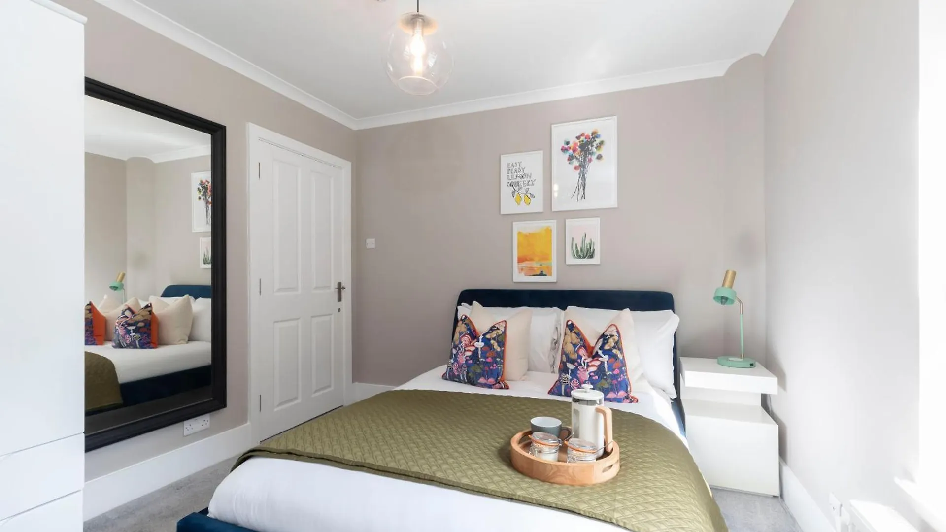 Elliot Oliver - Comfortable Five Bedroom Town Centre House With Garden & Garage Cheltenham 0*,  United Kingdom