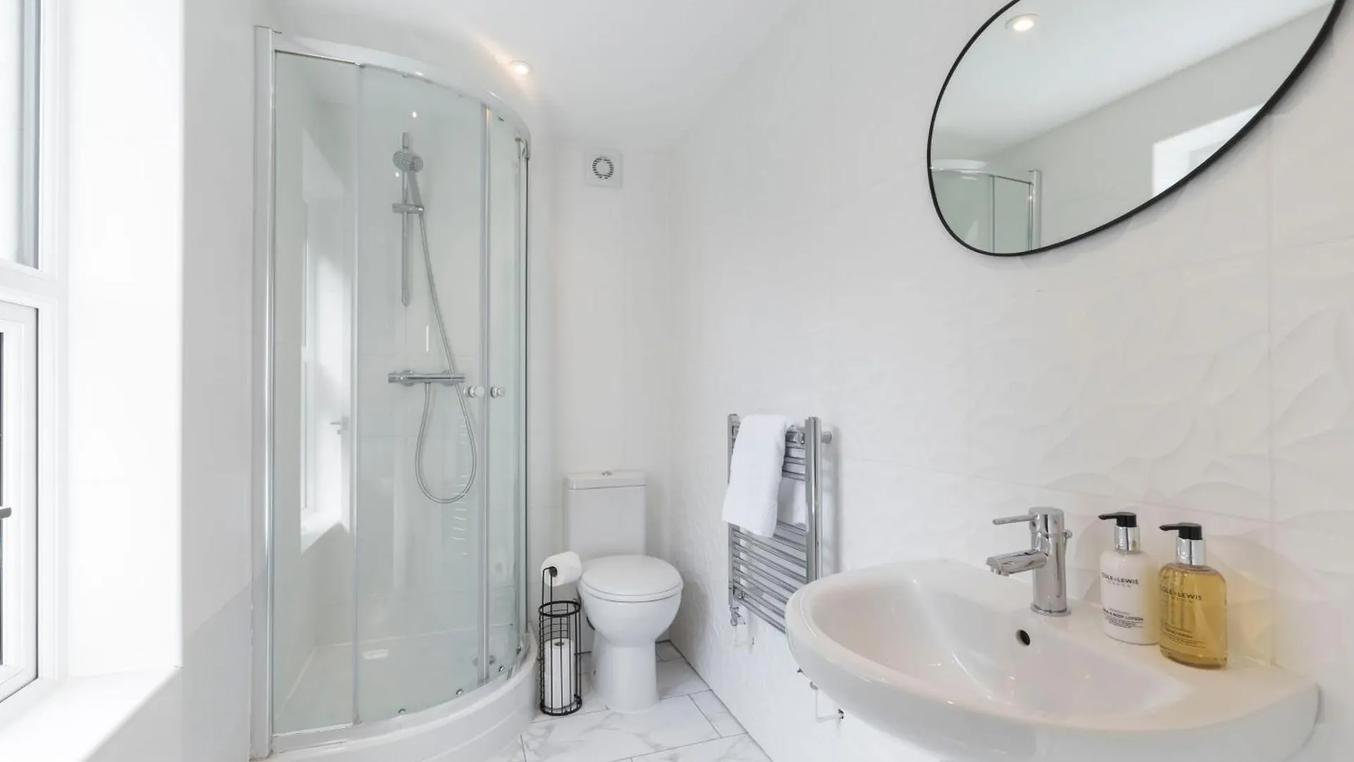 Elliot Oliver - Comfortable Five Bedroom Town Centre House With Garden & Garage Cheltenham 0*,  United Kingdom