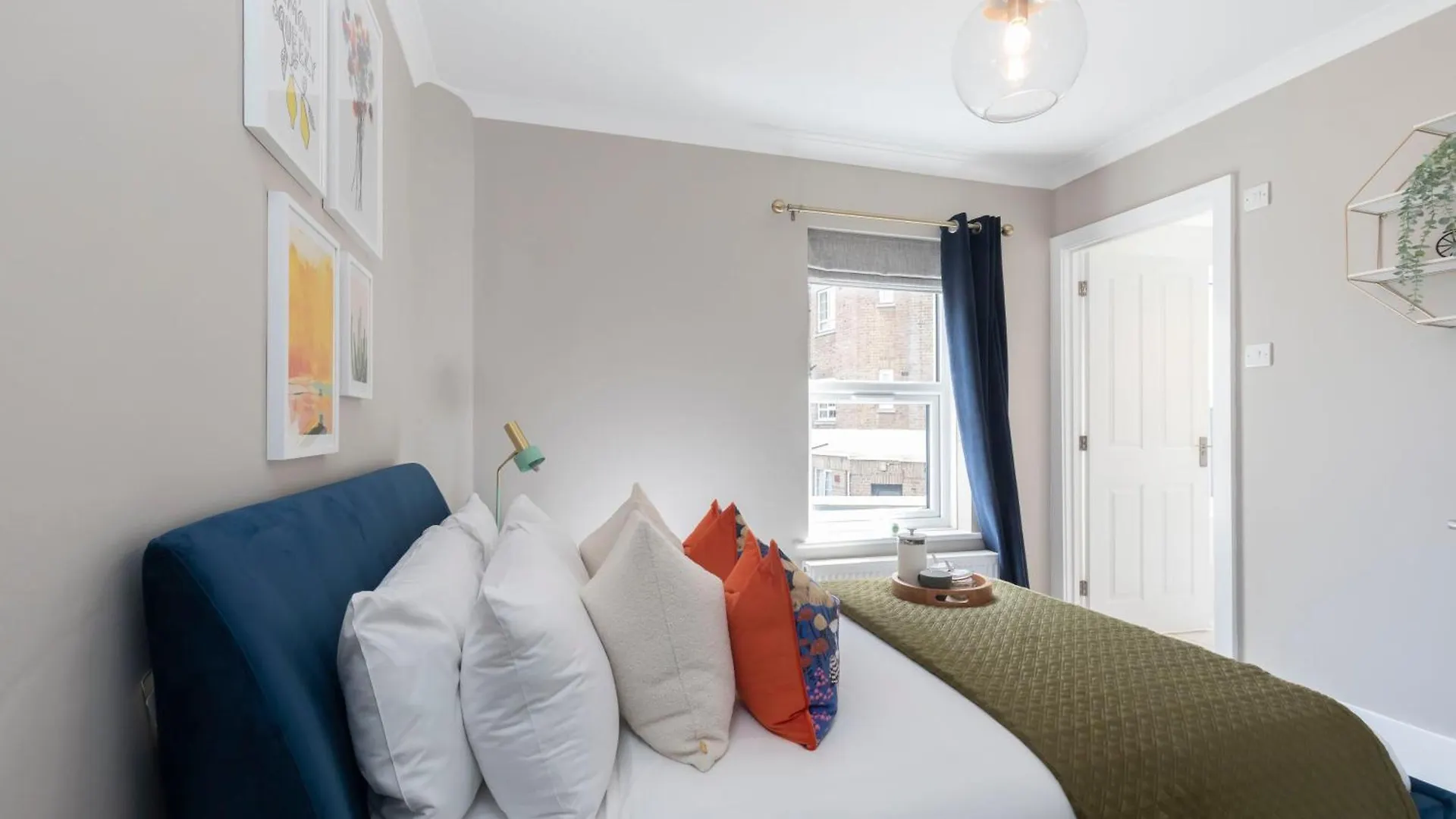 Apartment Elliot Oliver - Comfortable Five Bedroom Town Centre House With Garden & Garage Cheltenham
